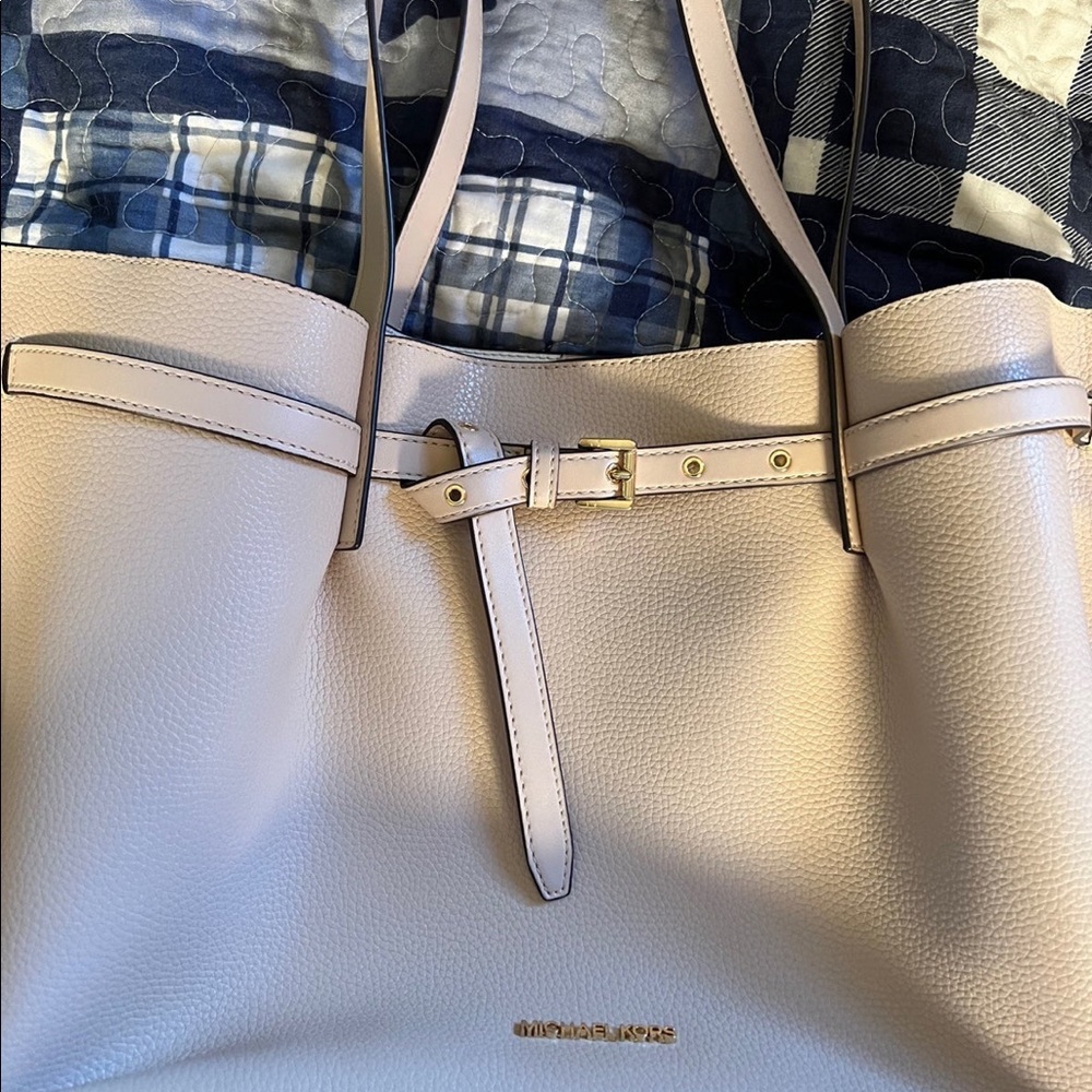 Michael Kors Emilia tote in buff